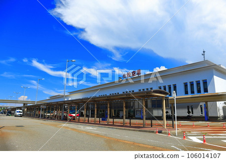 [Ishikawa Prefecture] Komatsu Airport Terminal Building in sunny weather 106014107