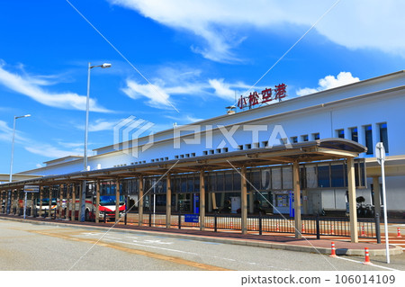 [Ishikawa Prefecture] Komatsu Airport Terminal Building in sunny weather 106014109