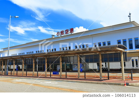 [Ishikawa Prefecture] Komatsu Airport Terminal Building in sunny weather 106014113