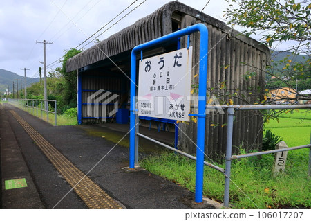 Scenery of the JR Kyushu Amakusa Misumi Line in a cloudy sky (2022) 106017207