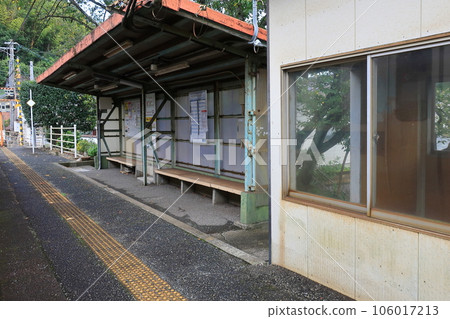 Scenery of the JR Kyushu Amakusa Misumi Line in a cloudy sky (2022) 106017213