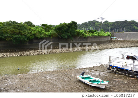 Scenery of the JR Kyushu Amakusa Misumi Line in a cloudy sky (2022) 106017237