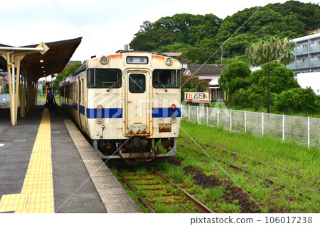 JR九州天草三隅線陰天的風景（2022年） 106017238