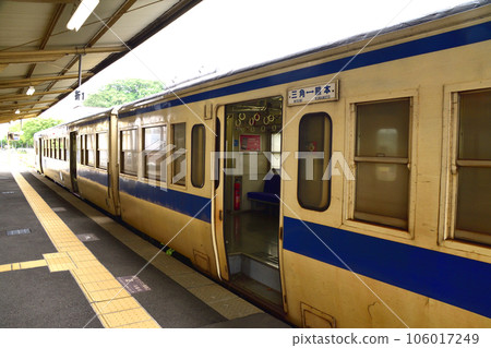 JR九州天草三隅線陰天的風景（2022年） 106017249