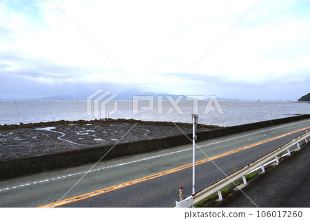 Scenery of the JR Kyushu Amakusa Misumi Line in a cloudy sky (2022) 106017260