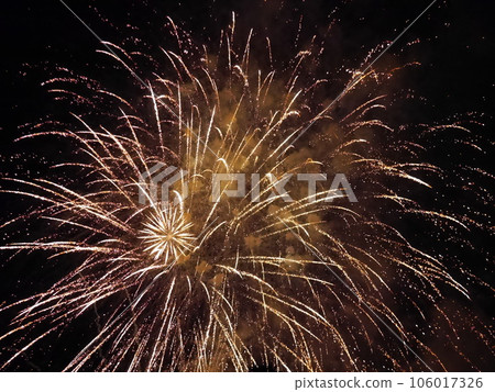 夜空中閃耀的煙花（上） 106017326