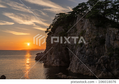 《Niigata Prefecture》Dusk of Sasagawa flow/Japan Sea coastline 《Niigata Prefecture》Dusk of Sasagawa flow/Japan Sea coastline 106018076