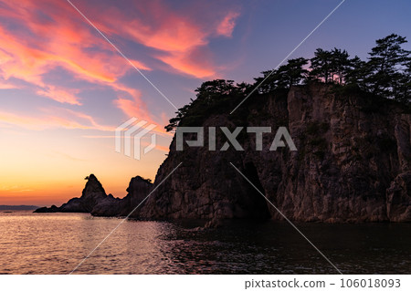 《新潟縣》笹川流的黃昏/日本海海岸線 106018093