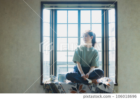 A woman applying paint 106018696