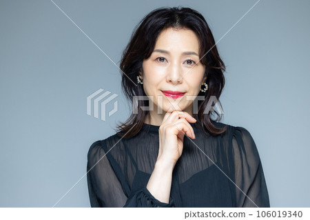 Portrait of a middle-aged woman Portrait of a middle-aged woman 106019340