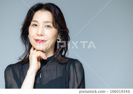 Portrait of a middle-aged woman Portrait of a middle-aged woman 106019348