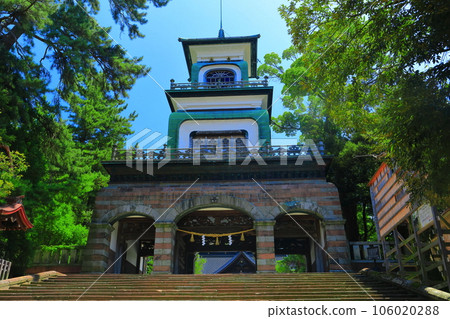 [石川縣]晴朗天氣下的小山神社新門 106020288