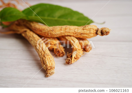 Ginseng roots and green leaf, healthy food. 106021163
