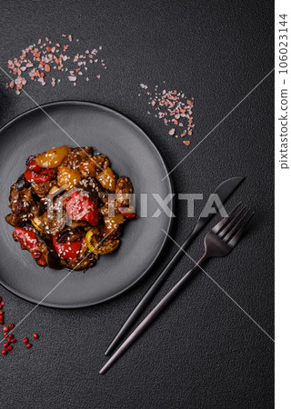 Delicious juicy fresh salad of baked eggplant, tomatoes, sweet peppers, sesame seeds 106023144
