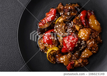 Delicious juicy fresh salad of baked eggplant, tomatoes, sweet peppers, sesame seeds 106023149