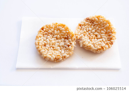 Rice crackers with glutinous barley 106025514