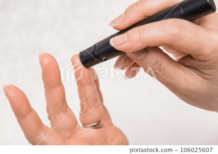 [Diabetes blood sugar level measurement needle] 106025607