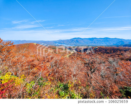 秋季的貓馬嶽、小國沼徒步旅行(從貓馬嶽山頂眺望裡磐梯) 秋季的貓馬嶽、小國沼徒步旅行(從貓馬嶽山頂眺望裡磐梯) 106025659