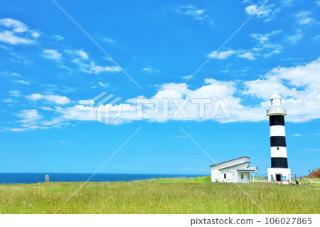 秋田縣藍天下的男鹿半島入道崎燈塔 106027865