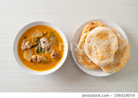 Chicken curry soup with roti Chicken curry soup with roti 106029059