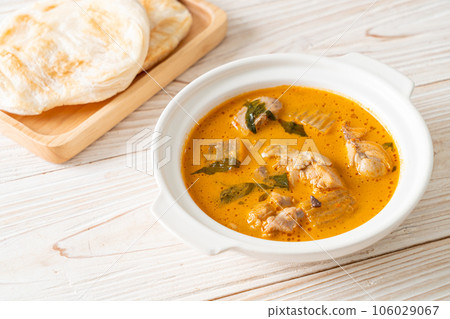 Chicken curry soup with roti Chicken curry soup with roti 106029067