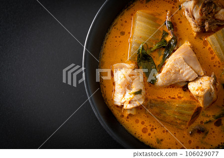 Chicken curry soup with roti Chicken curry soup with roti 106029077