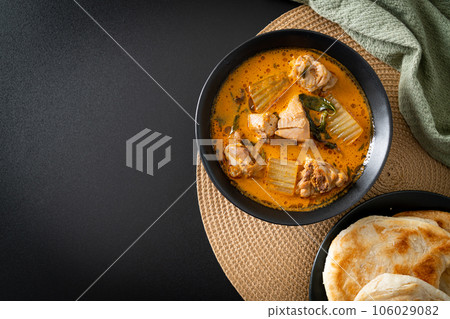 Chicken curry soup with roti 106029082