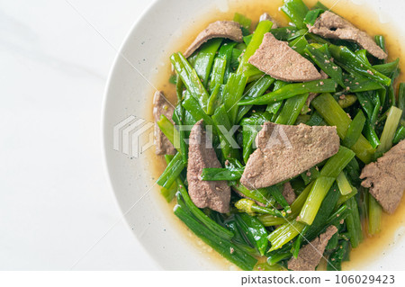 Stir-fried onion flower stem with pork liver Stir-fried onion flower stem with pork liver 106029423