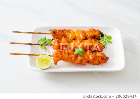 grilled chicken skewer with herbs and spices grilled chicken skewer with herbs and spices 106029434