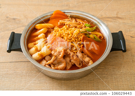 Budae Jjigae or Budaejjigae (Army stew or Army base stew). It is loaded with Kimchi, spam, sausages, ramen noodles and much more 106029443