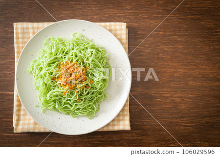 green jade noodle with garlic 106029596