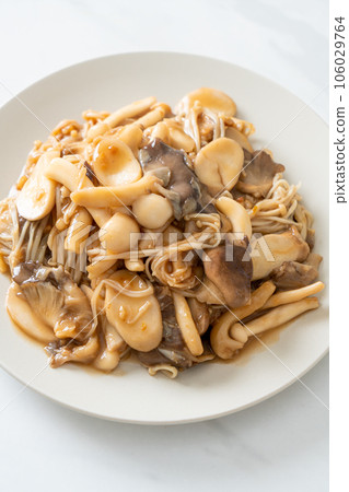 Stir fried mixed mushroom with oyster sauce Stir fried mixed mushroom with oyster sauce 106029764