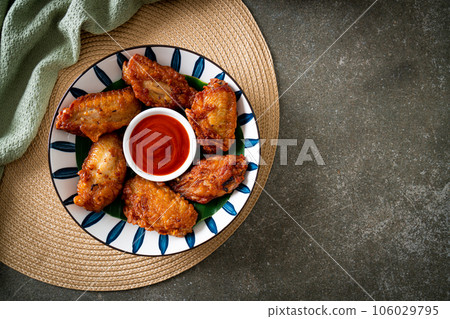 Crispy Fried Chicken with Fish Sauce Crispy Fried Chicken with Fish Sauce 106029795