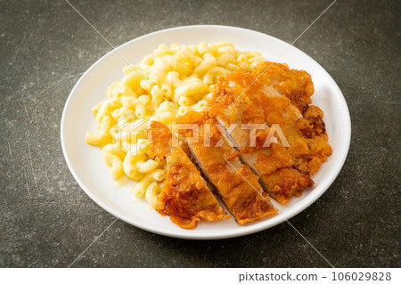 Mac and cheese with fried chicken Mac and cheese with fried chicken 106029828