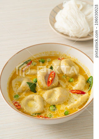 Green curry soup with Fish ball Green curry soup with Fish ball 106030028