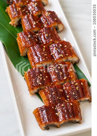 sliced grilled eel or grilled unagi with sauce sliced grilled eel or grilled unagi with sauce 106030038