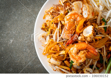 Pad Thai Seafood - Stir fried noodles with shrimps, squid or octopus and tofu Pad Thai Seafood - Stir fried noodles with shrimps, squid or octopus and tofu 106030152