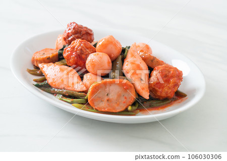 Stir Fried Fish Balls with Yentafo Sauce Stir Fried Fish Balls with Yentafo Sauce 106030306