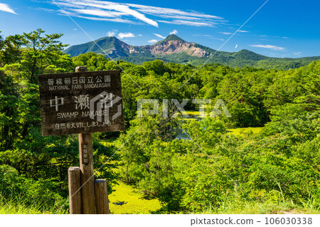 《Fukushima Prefecture》Urabandai in summer, Nakasenuma with lush greenery 106030338