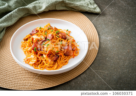 stir-fried spaghetti with kimchi and bacon stir-fried spaghetti with kimchi and bacon 106030371