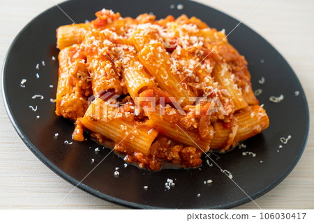 Rigatoni pasta bolognese with cheese 106030417