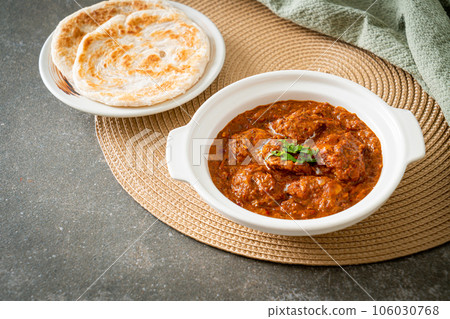 chicken tikka masala spicy curry meat food with roti or naan bread 106030768
