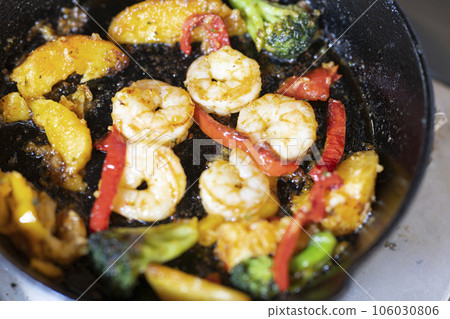 Chili Shrimp Skillet Dishes 106030806