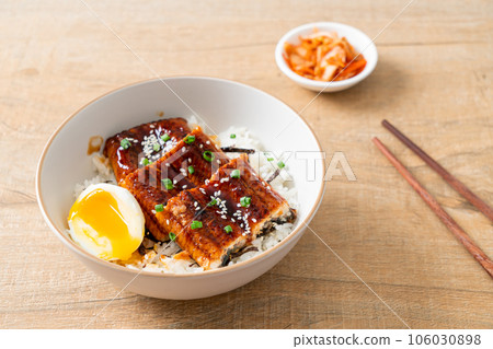 eel rice bowl or unagi rice bowl 106030898