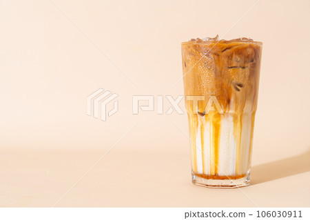 caramel macchiato coffee in glass 106030911