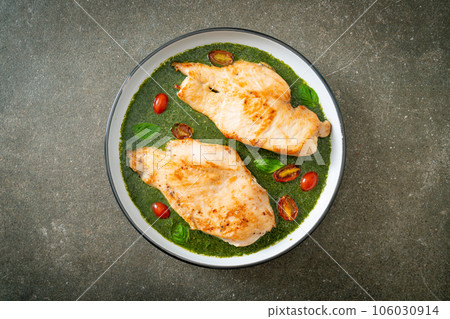 grilled chicken steak with pesto sauce 106030914