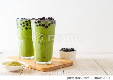 green tea latte with bubble 106030924