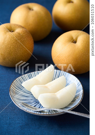 Sliced Pear Kosui from Chiba Prefecture Sliced Pear Kosui from Chiba Prefecture 106031510
