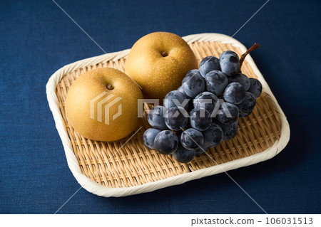 Sliced Pear Kosui from Chiba Prefecture Sliced Pear Kosui from Chiba Prefecture 106031513