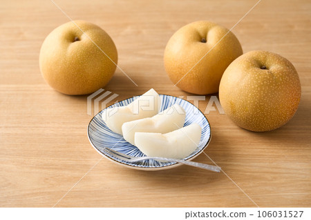 Sliced Pear Kosui from Chiba Prefecture 106031527